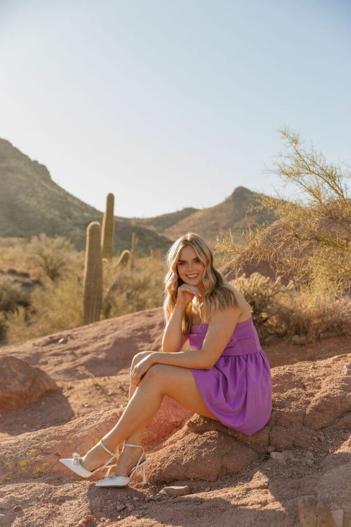 Arizona senior photoshoot in the desert 